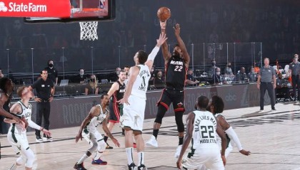  字母哥缺阵雄鹿不敌热火遭遇两连败