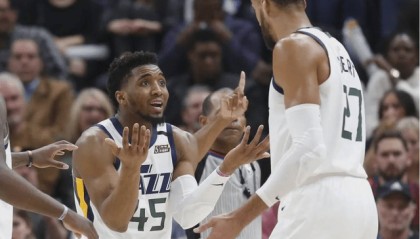  快船双星合砍80分力克爵士  