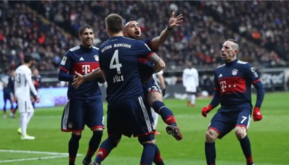  弗赖堡攻击群集体发威，德甲弱旅变身进球机器  