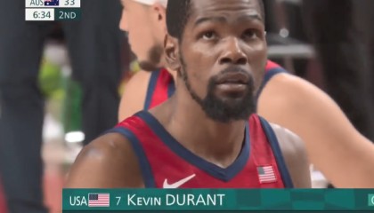  法兰克福主帅赛后批评裁判尺度  