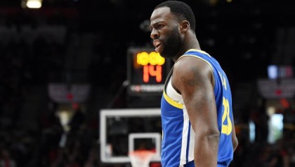  莫兰特禁赛归来率队击败开拓者  