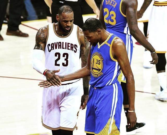  詹姆斯复出砍下30分率队逆转  