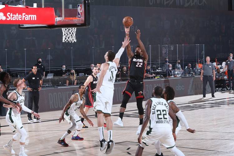  字母哥缺阵雄鹿不敌热火遭遇两连败